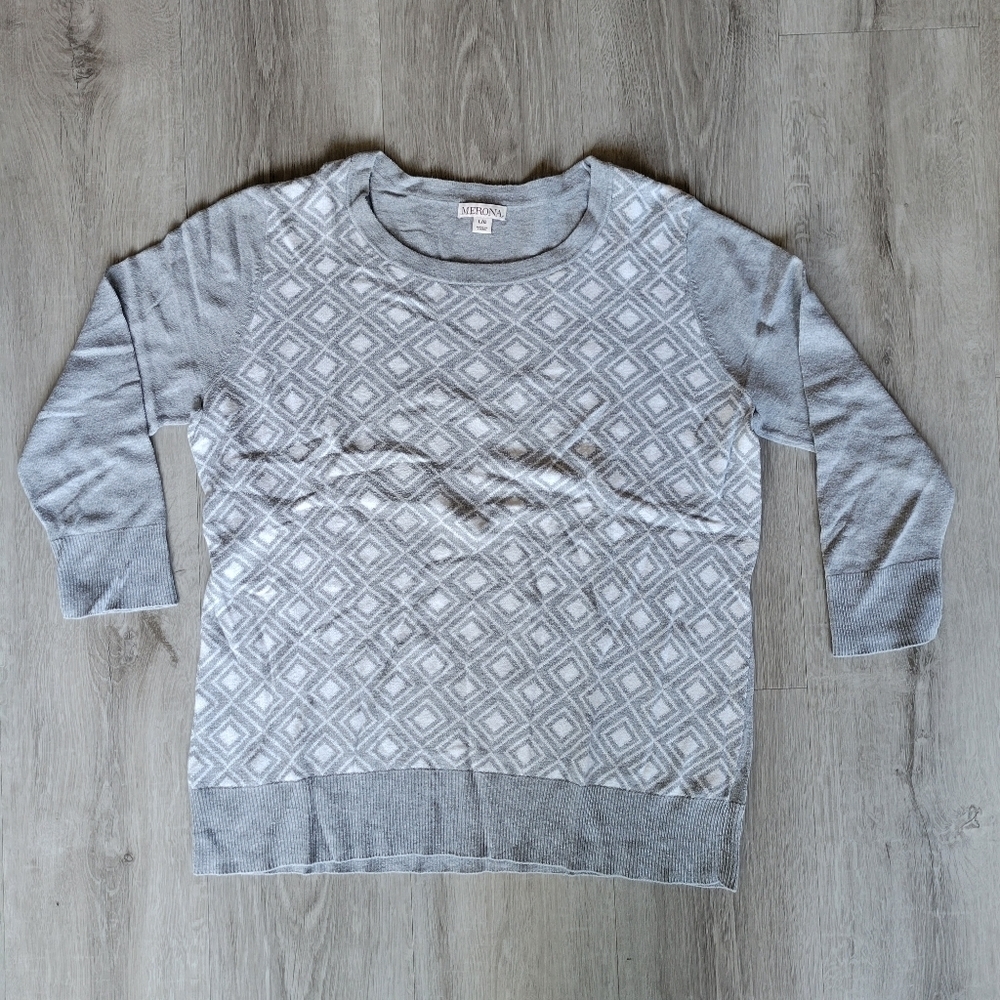 Grey 3/4 sleeve diamond print sweater Women's Large